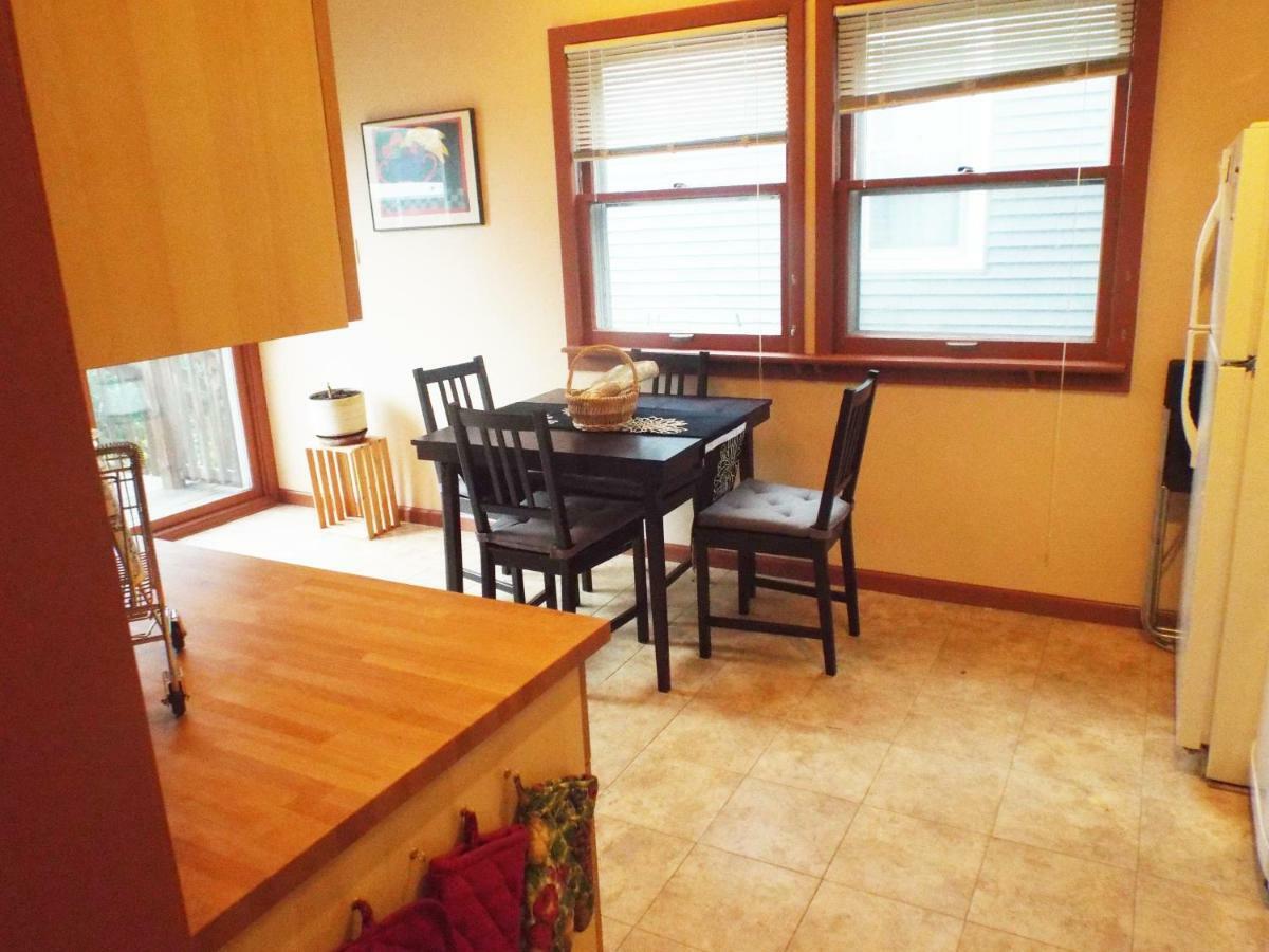Comfortable 3 Bedroom Craftsman Bungalow In Milwaukee'S Bay View Neighborhood Eksteriør billede